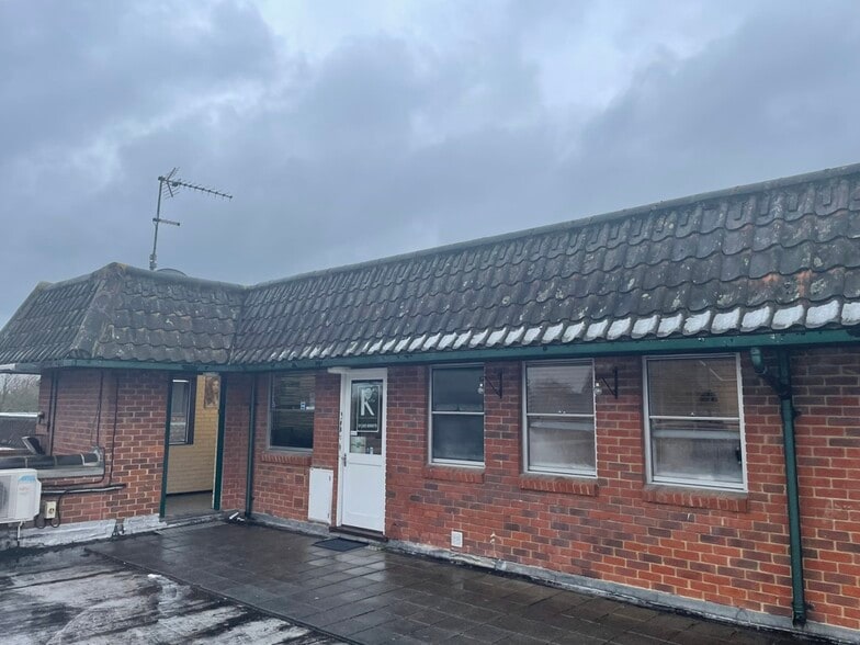 18-26 Village Sq, Chelmsford for sale - Primary Photo - Image 1 of 1