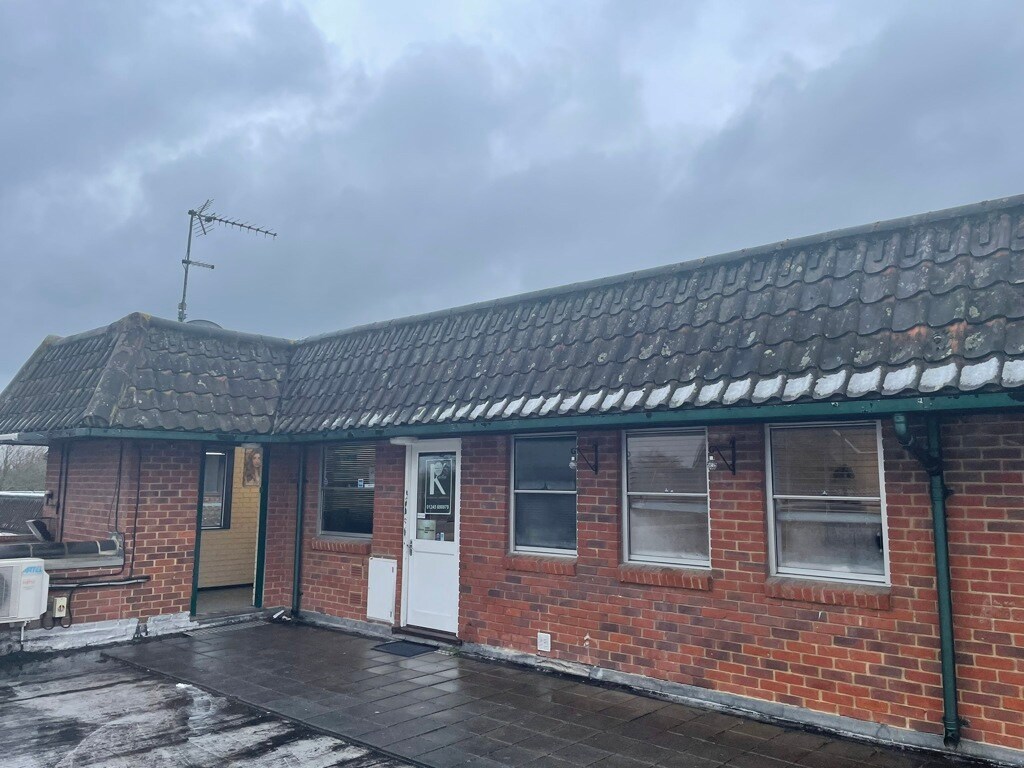 18-26 Village Sq, Chelmsford for sale Primary Photo- Image 1 of 1