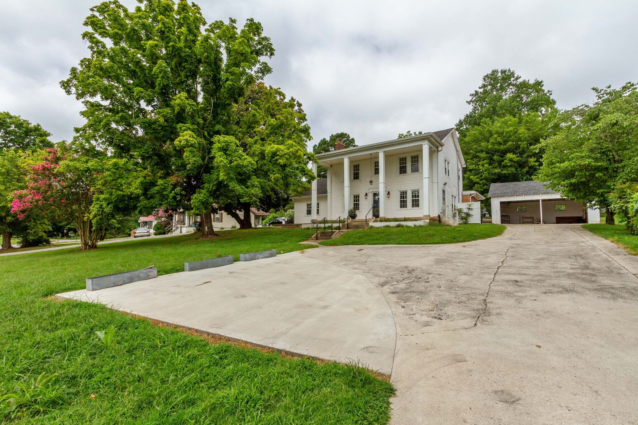 2124 Circle Dr, Columbia, TN 38401