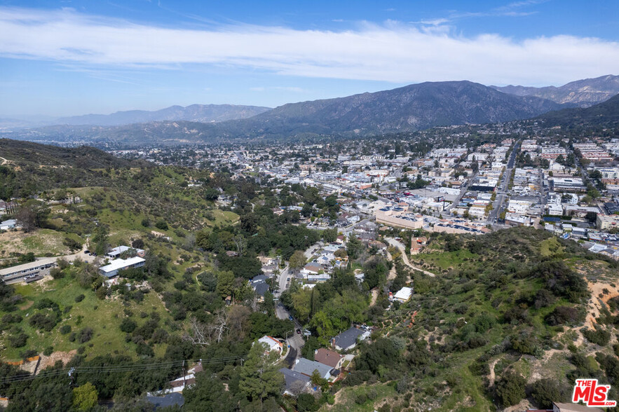 9631 Oak Bend dr, Tujunga, CA for sale - Building Photo - Image 3 of 8