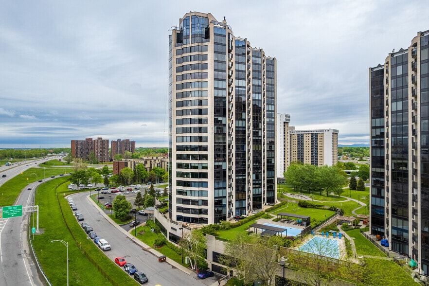 70 Rue De La Barre, Longueuil, QC for sale - Building Photo - Image 1 of 3