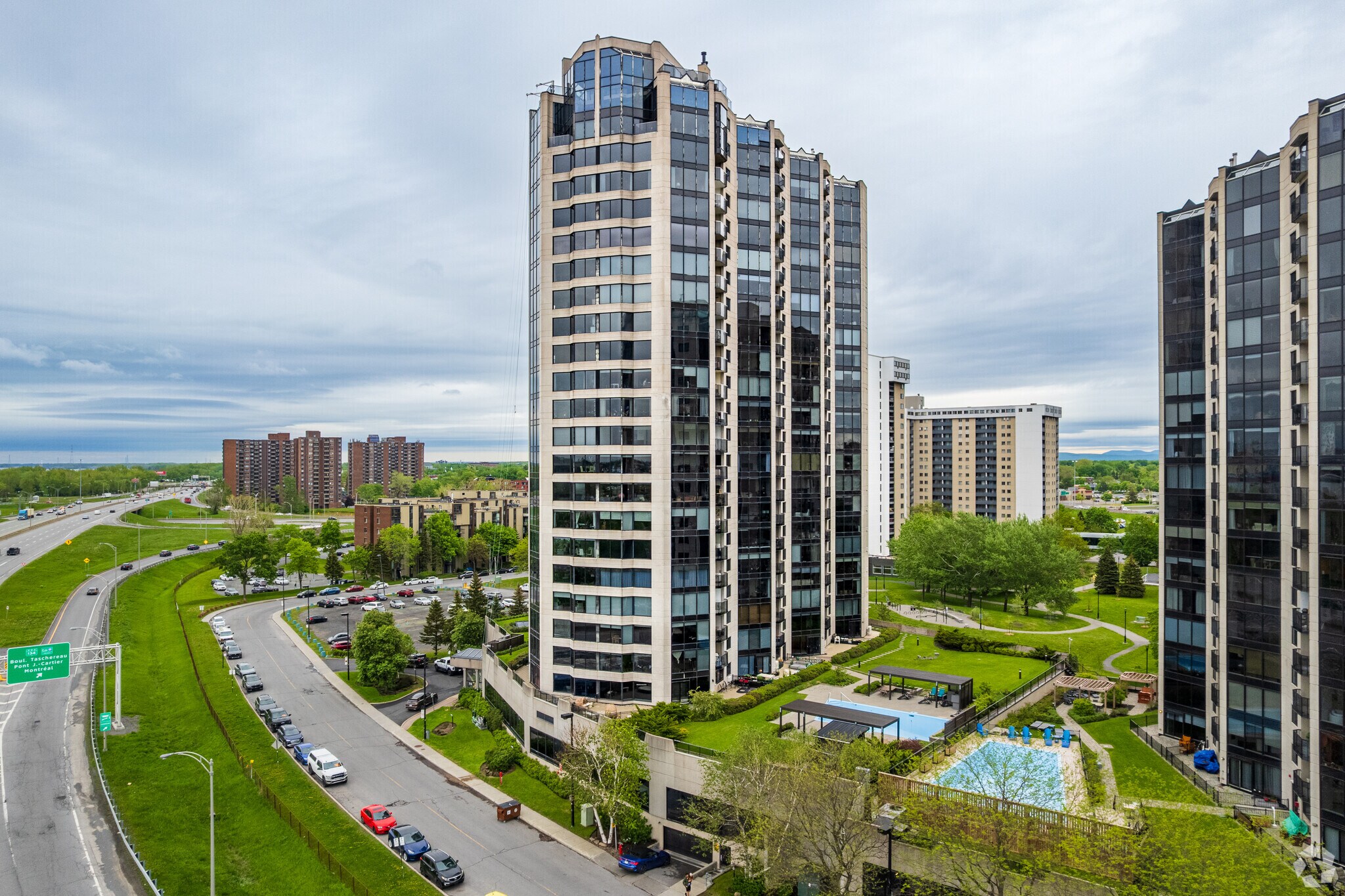 70 Rue De La Barre, Longueuil, QC for sale Building Photo- Image 1 of 4