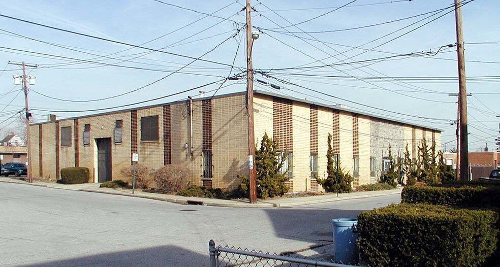 25 Hutcheson Pl, Lynbrook, NY for sale - Primary Photo - Image 1 of 1