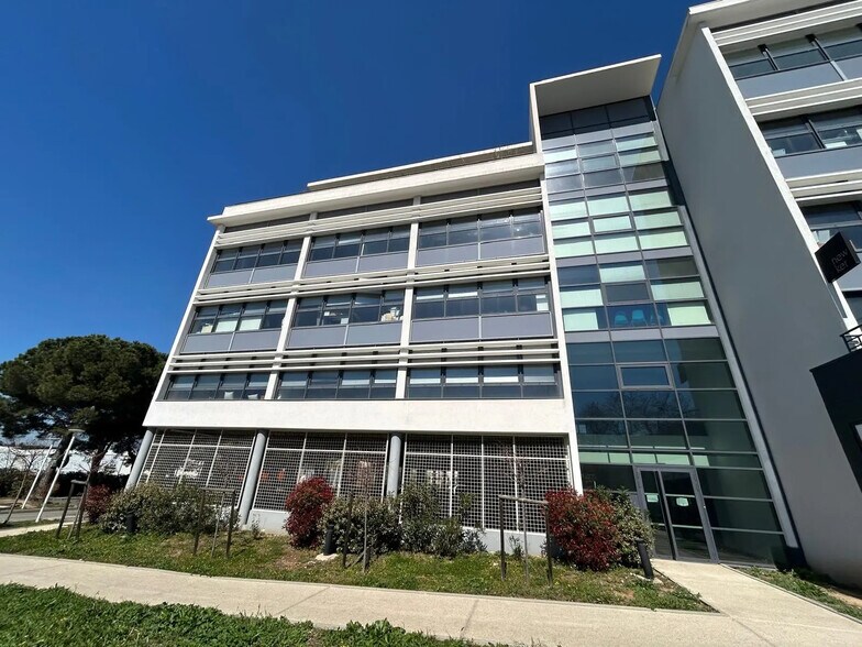 Office in Marseille for lease - Building Photo - Image 3 of 52