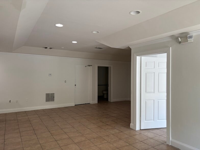 3750 NW 114th Ave, Miami, FL for lease - Building Photo - Image 3 of 20