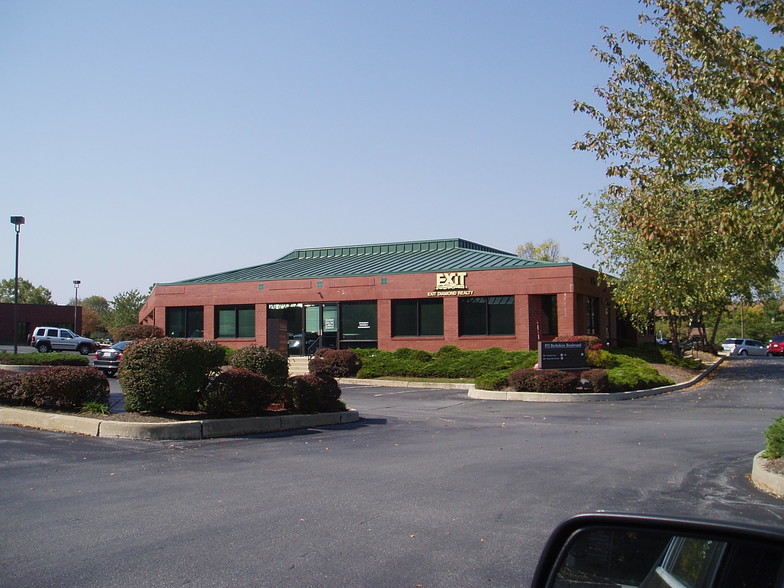 975 Berkshire Blvd, Wyomissing, PA for lease - Building Photo - Image 1 of 12