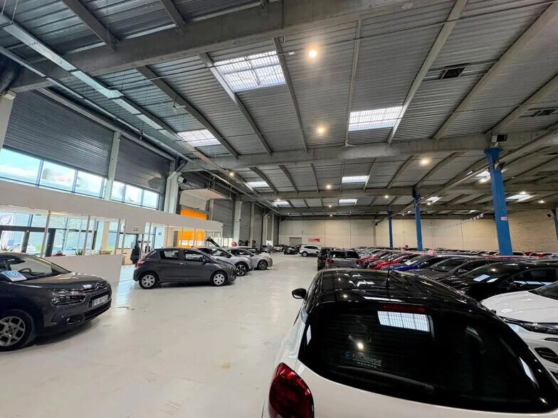 Industrial in Taverny for lease - Interior Photo - Image 3 of 8