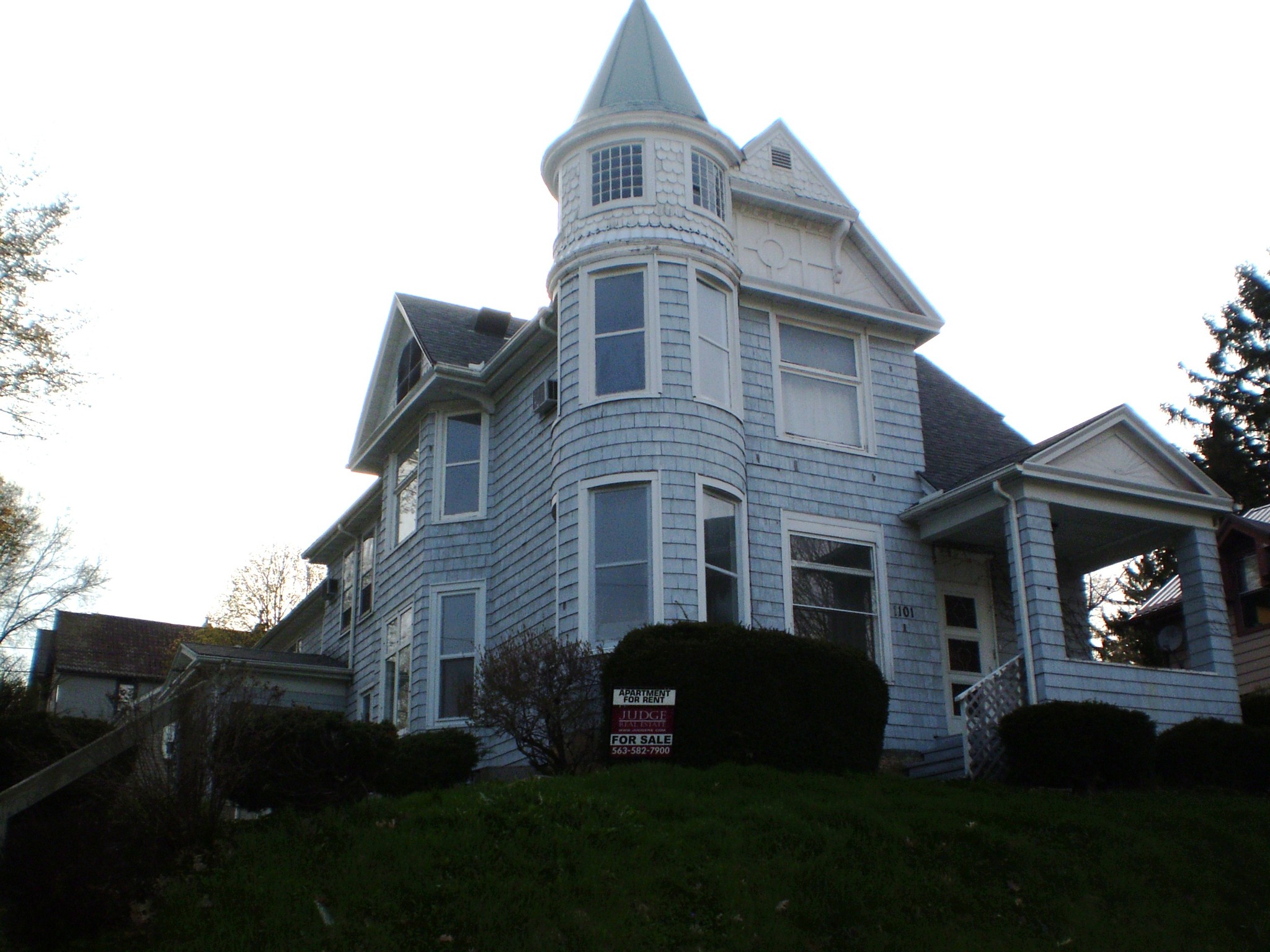 1101 Race St, Dubuque, IA for sale Primary Photo- Image 1 of 4