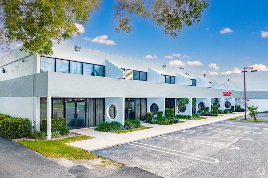 11917-11929 W Sample Rd, Coral Springs, FL for lease - Primary Photo - Image 1 of 21