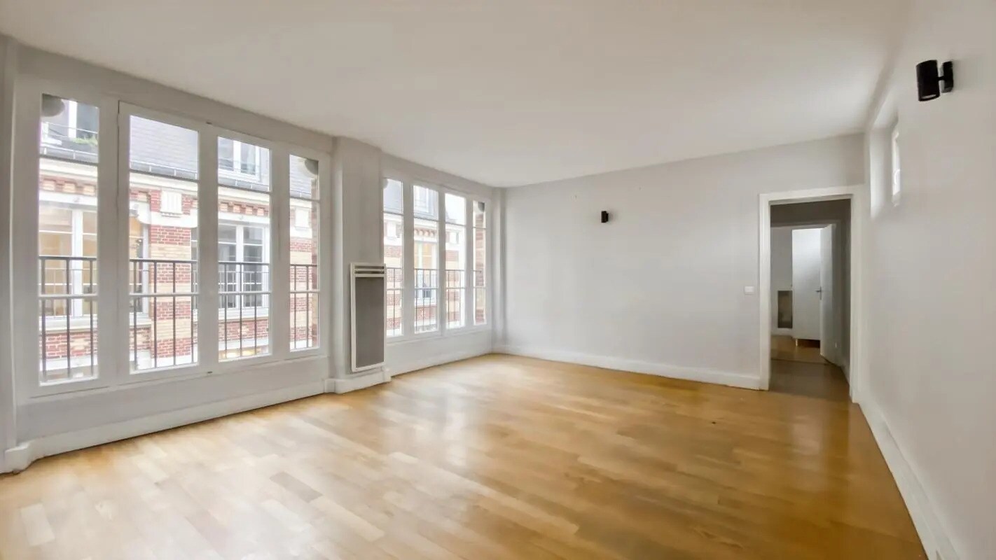 Office in Paris for lease Building Photo- Image 1 of 9