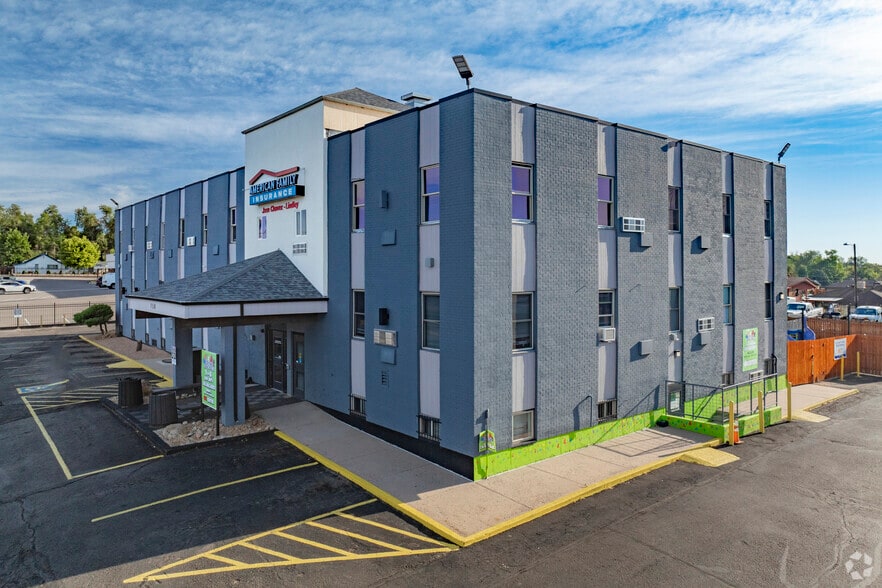 150 Sheridan Blvd, Denver, CO for lease - Building Photo - Image 1 of 24