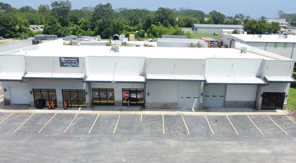 2601 W Storage Parkway Rd, Rogers, AR for lease - Building Photo - Image 1 of 10
