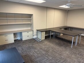 104 W 4th St, Royal Oak, MI for lease Interior Photo- Image 1 of 5