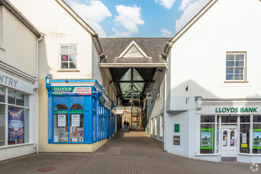 1 Manor Way, Chepstow for sale - Primary Photo - Image 1 of 1