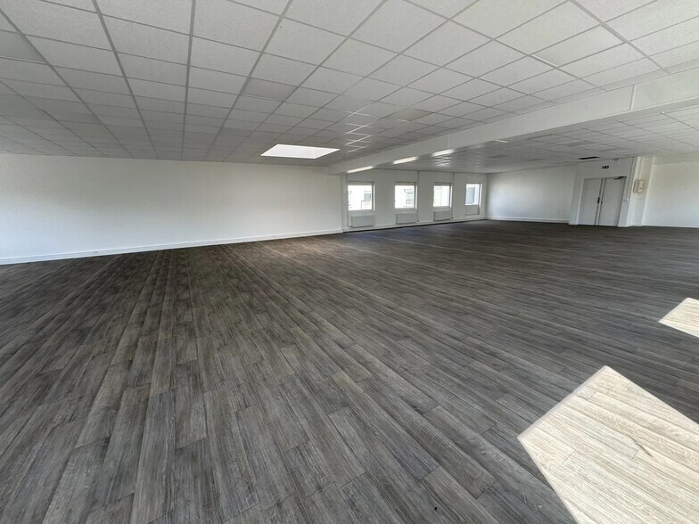 Office in Osny for sale - Building Photo - Image 3 of 13