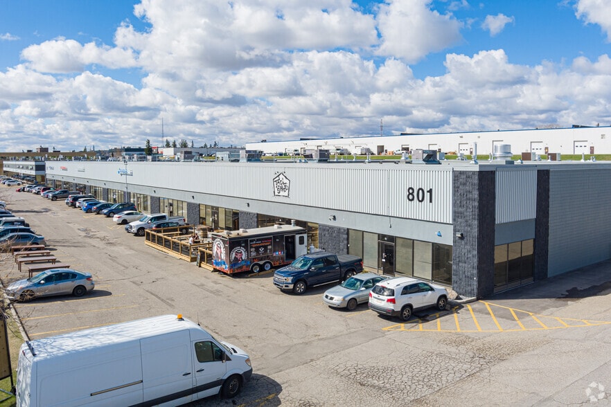 801 30th St NE, Calgary, AB for sale - Primary Photo - Image 1 of 1