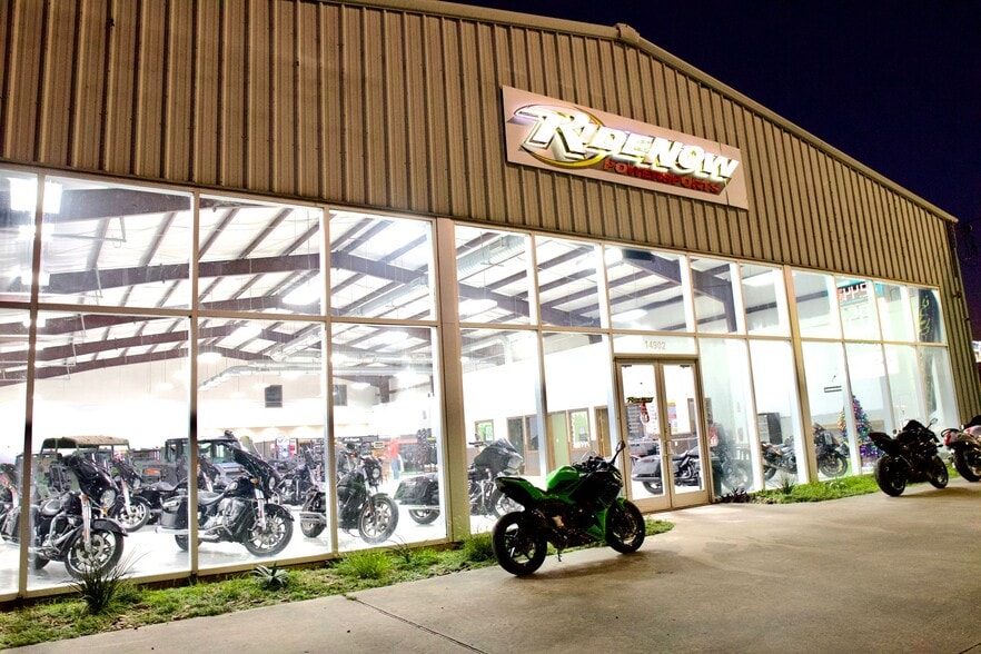 14902 N Fwy Service Rd, Houston, TX for sale - Building Photo - Image 3 of 52