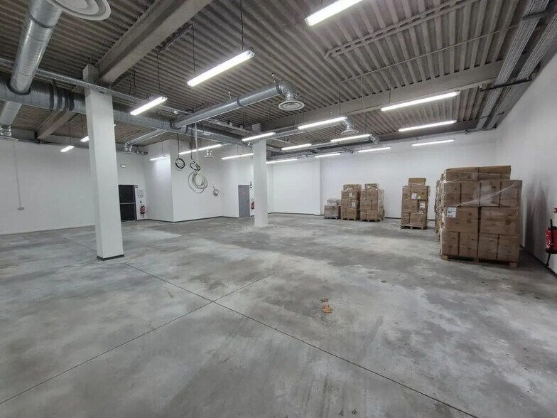 Office in Gonesse for lease - Interior Photo - Image 3 of 15