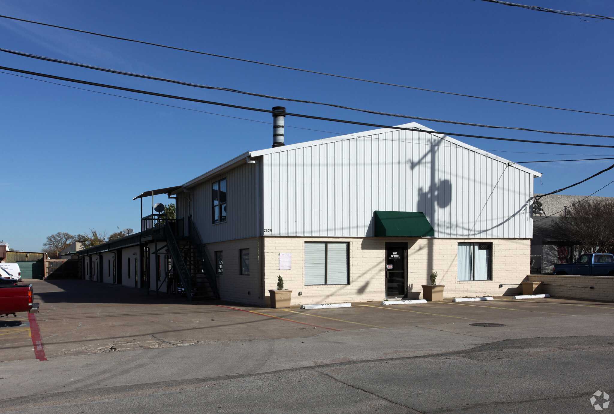 2529 Merrell Rd, Dallas, TX for lease Primary Photo- Image 1 of 4