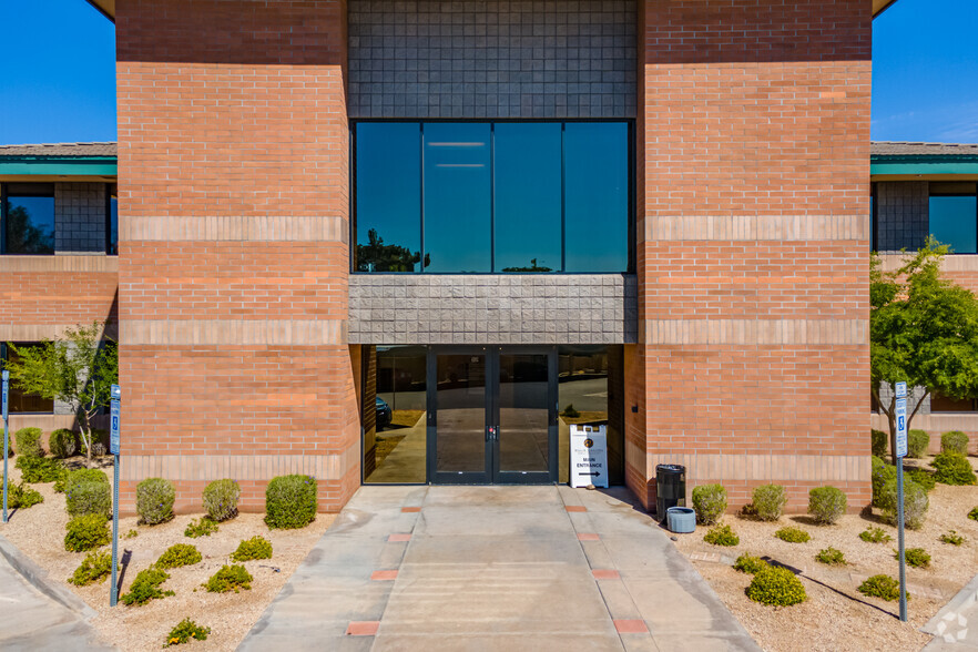 4435 E Chandler Blvd, Phoenix, AZ for lease - Building Photo - Image 3 of 5