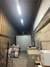 299 D St NE, Salem, OR for sale Interior Photo- Image 2 of 4