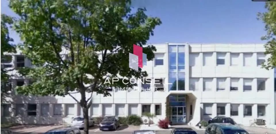 Flex in Montigny-le-Bretonneux for lease - Building Photo - Image 2 of 2