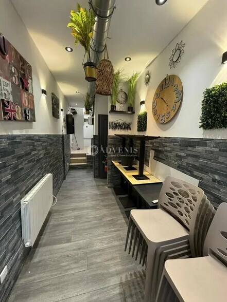 Retail in Orléans for lease - Building Photo - Image 2 of 6