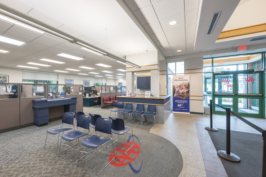 1035-1039 Reservoir Ave, Cranston RI portfolio of 2 properties for sale on LoopNet.com - Building Photo - Image 3 of 23