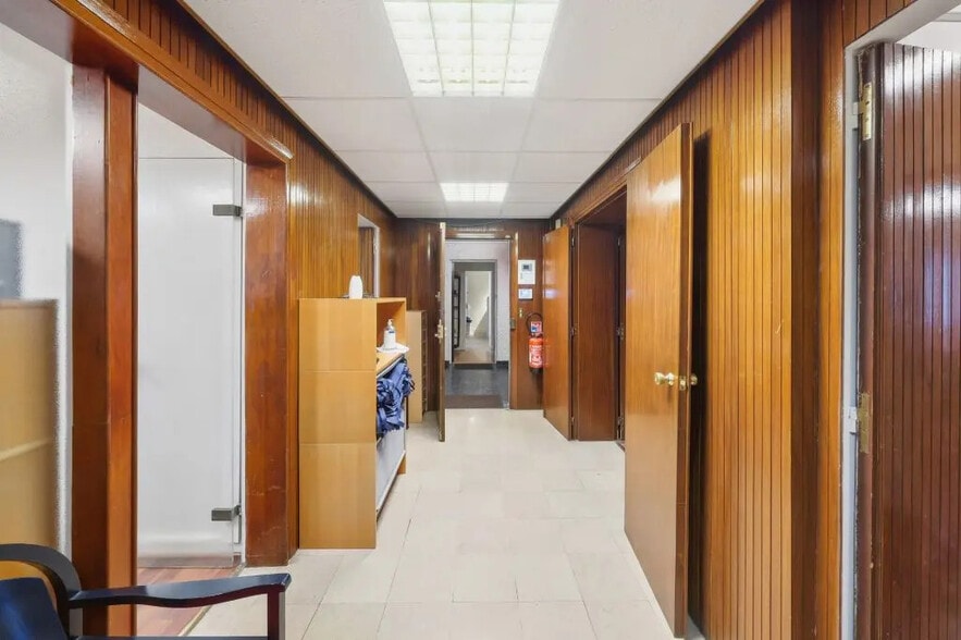 9 Rue Vaudétard, Issy-les-Moulineaux for lease - Interior Photo - Image 3 of 9