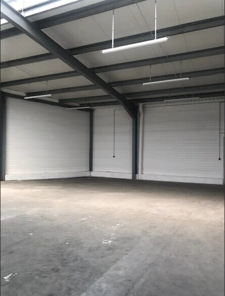 Flex in Nanteuil-lès-Meaux for lease - Interior Photo - Image 2 of 3