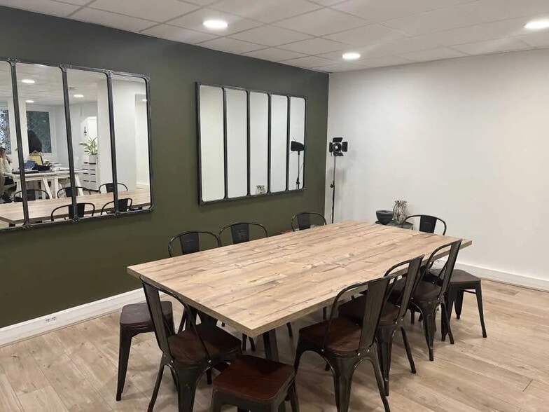 Office in Neuilly-sur-Seine for lease - Building Photo - Image 3 of 8