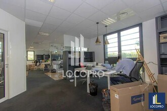 Office in Aix-en-Provence for lease Interior Photo- Image 1 of 4