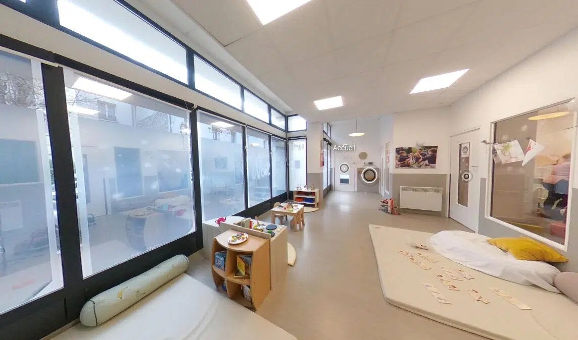 Retail in Suresnes for lease Interior Photo- Image 1 of 17