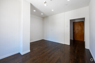 9615 Brighton Way, Beverly Hills, CA for lease Interior Photo- Image 2 of 2