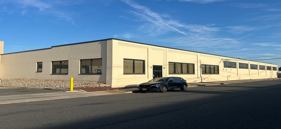 614 Progress St, Elizabeth, NJ for lease - Building Photo - Image 1 of 1