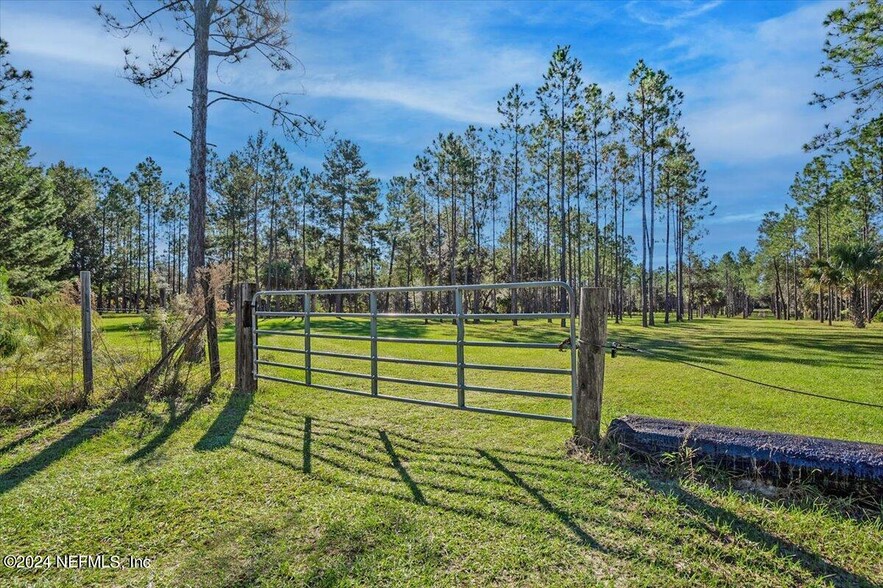 258 Bostwick Cemetery Rd, Palatka, FL for sale - Building Photo - Image 1 of 17