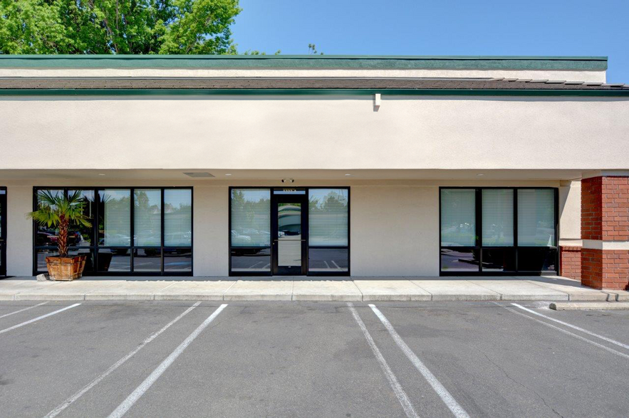 1333 Plaza Suite A, Central Point, OR for lease - Building Photo - Image 3 of 32