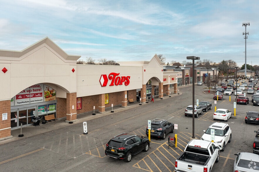 999 Ridge Rd E, Rochester, NY for lease - Primary Photo - Image 1 of 4