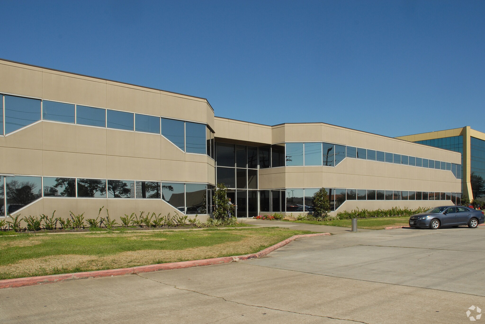 2400 Highway 365, Nederland, TX 77627 Midjeff Professional