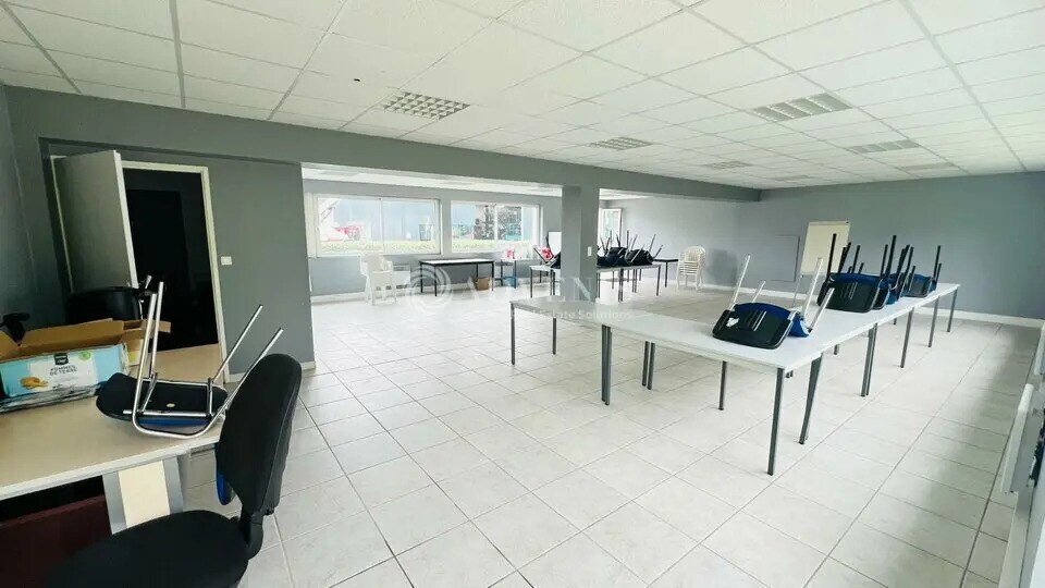 Office in Pessac for lease - Interior Photo - Image 2 of 5