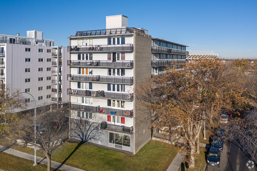 8306 Jasper Ave NW, Edmonton, AB for sale - Primary Photo - Image 1 of 1