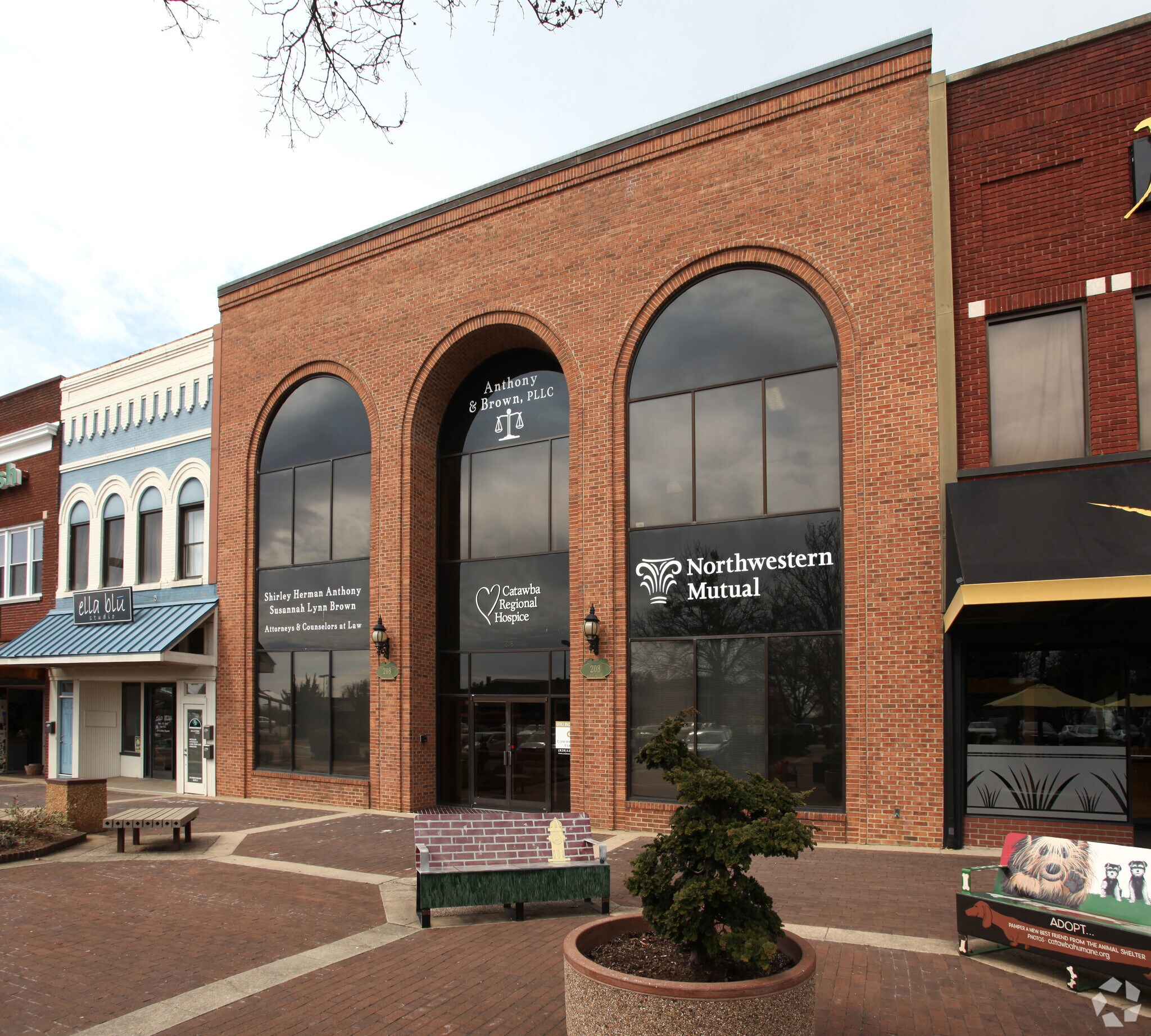 208 Union Sq NW, Hickory, NC for sale Primary Photo- Image 1 of 1