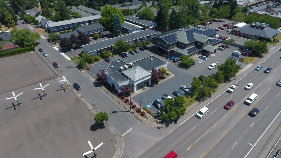 2710 Commercial St SE, Salem, OR for lease - Building Photo - Image 2 of 8