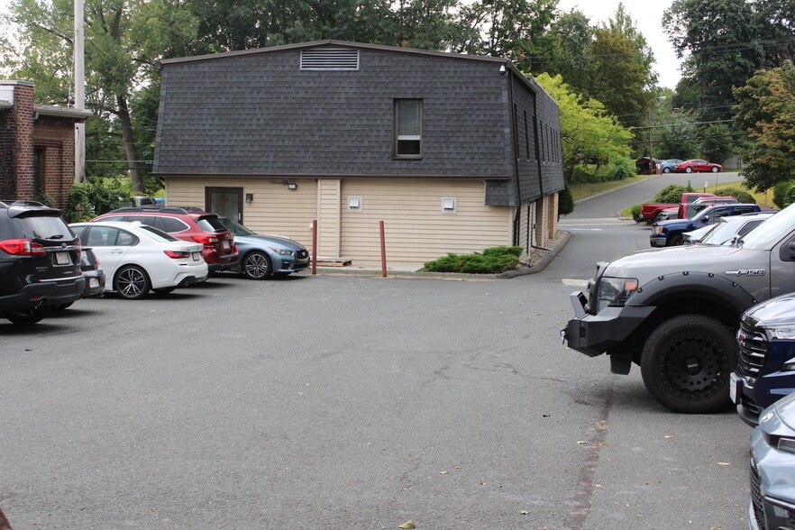 442 Westfield St, West Springfield, MA for sale - Building Photo - Image 2 of 8