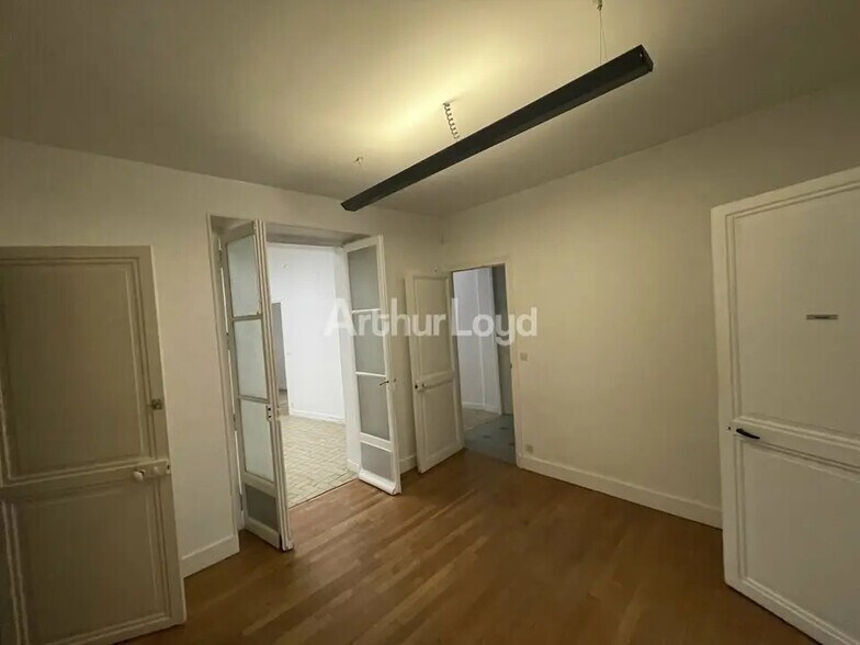 Office in Épernay for lease - Interior Photo - Image 2 of 6