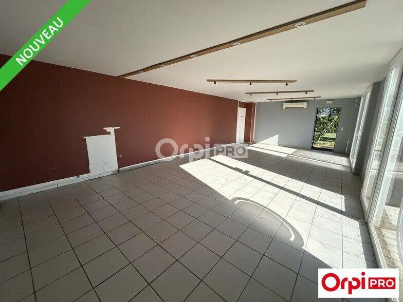 Retail in Guilherand-Granges for lease - Building Photo - Image 3 of 5