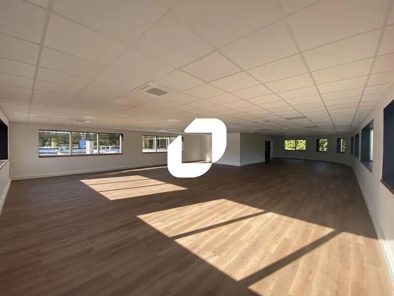 47-49 Avenue Des Genottes, Cergy for lease - Interior Photo - Image 2 of 14