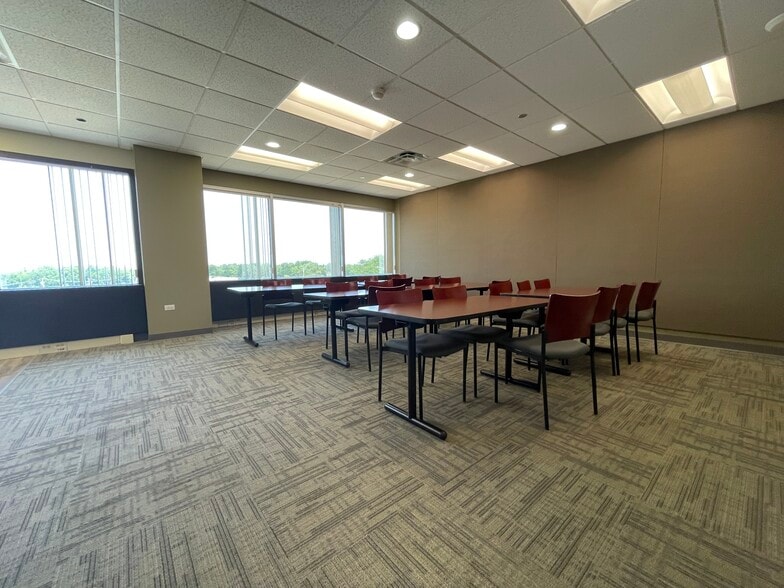 4749 Lincoln Mall Dr, Matteson, IL for lease - Interior Photo - Image 3 of 14