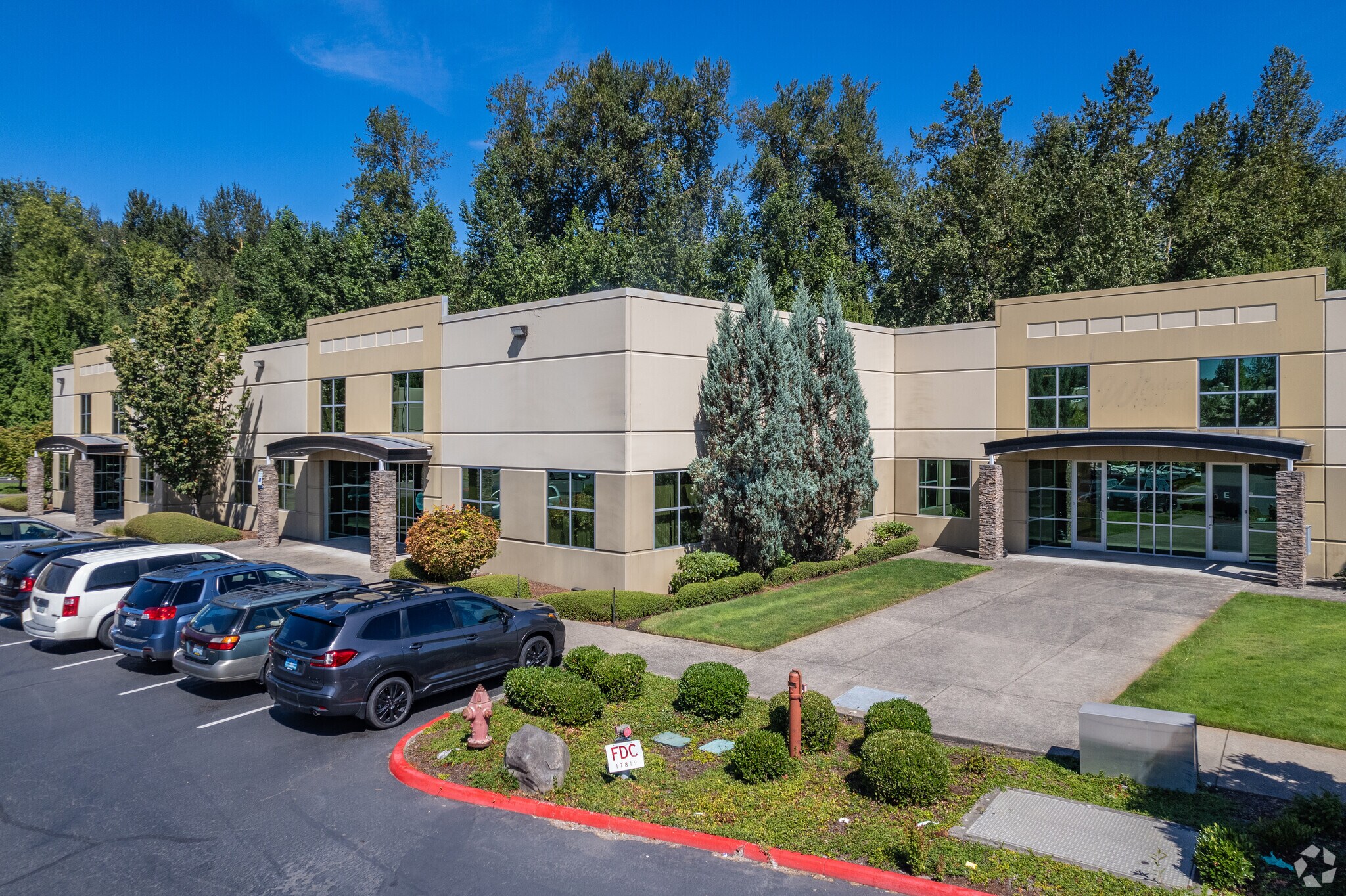 17819 NE Riverside Pky, Portland, OR for sale Building Photo- Image 1 of 1