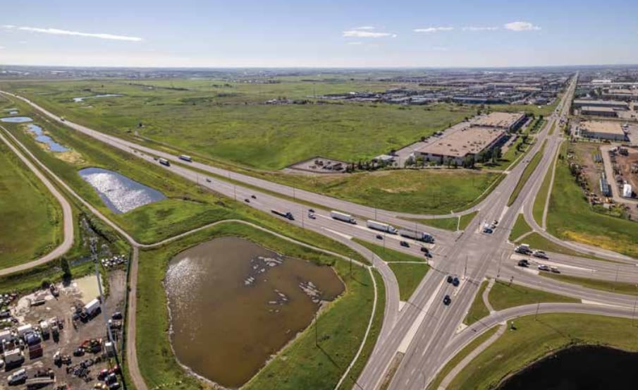 5520 47 Av SE, Calgary, AB for sale - Primary Photo - Image 1 of 3